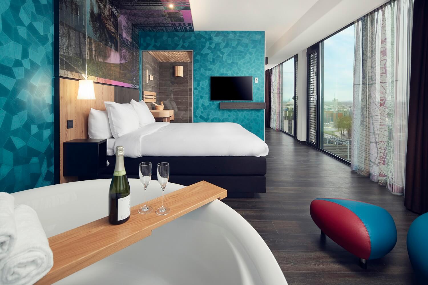Inntel Hotels Utrecht Centre - Spa Suite hotel room overview